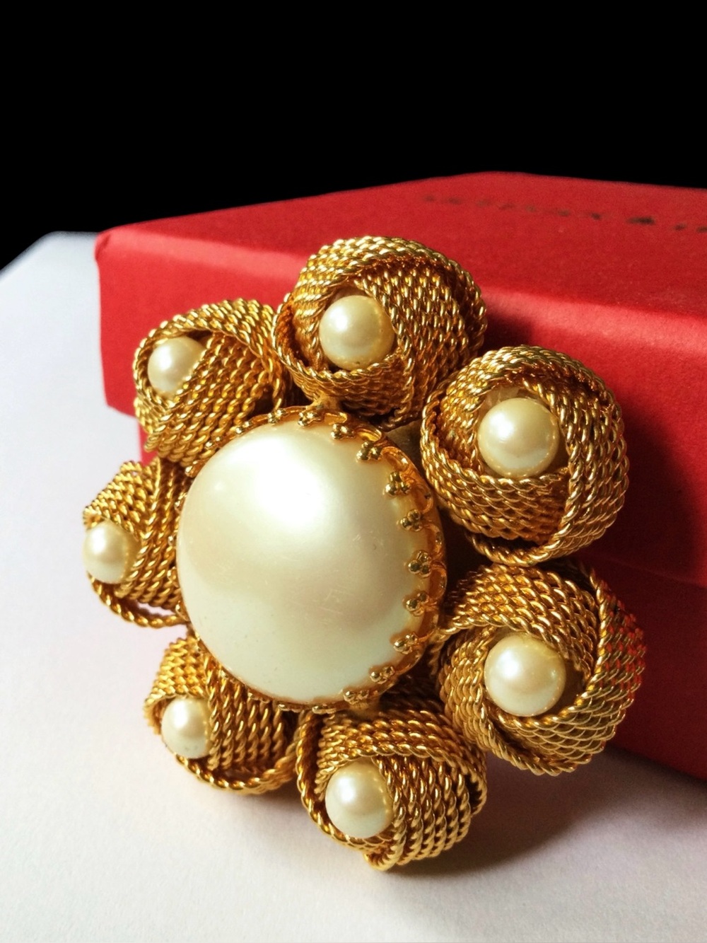 Vintage 1950s Gold‑Tone Faux Pearl Floral/Medallion Brooch • Braided Rope Petals